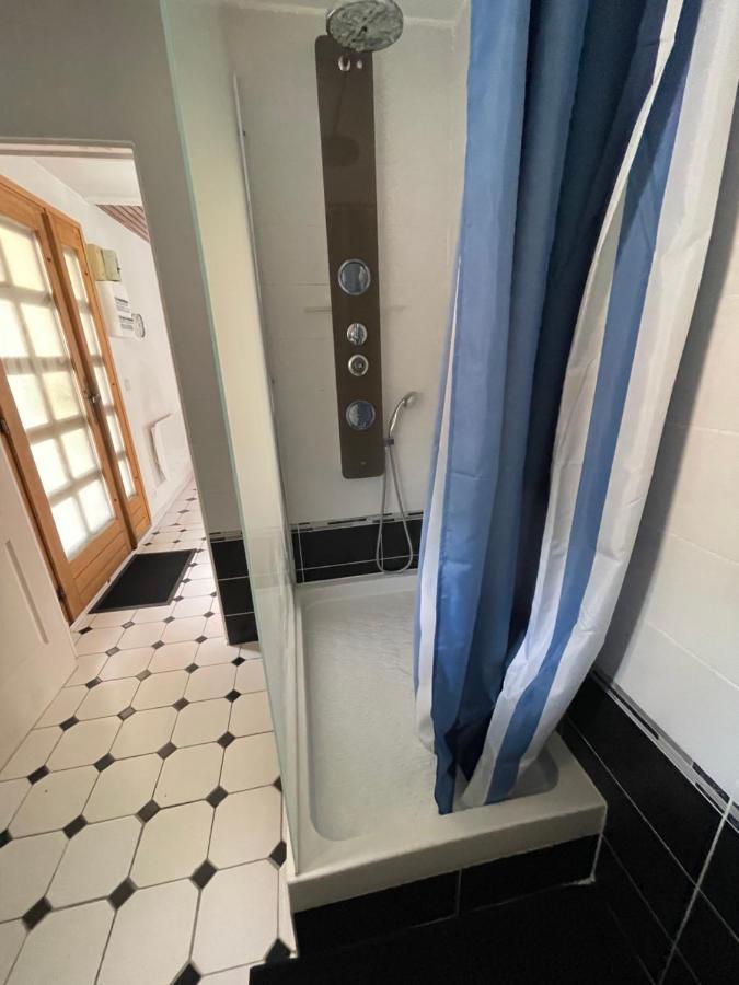 Agreable Appartement Dans Une Maison Saint-Denis  Ngoại thất bức ảnh