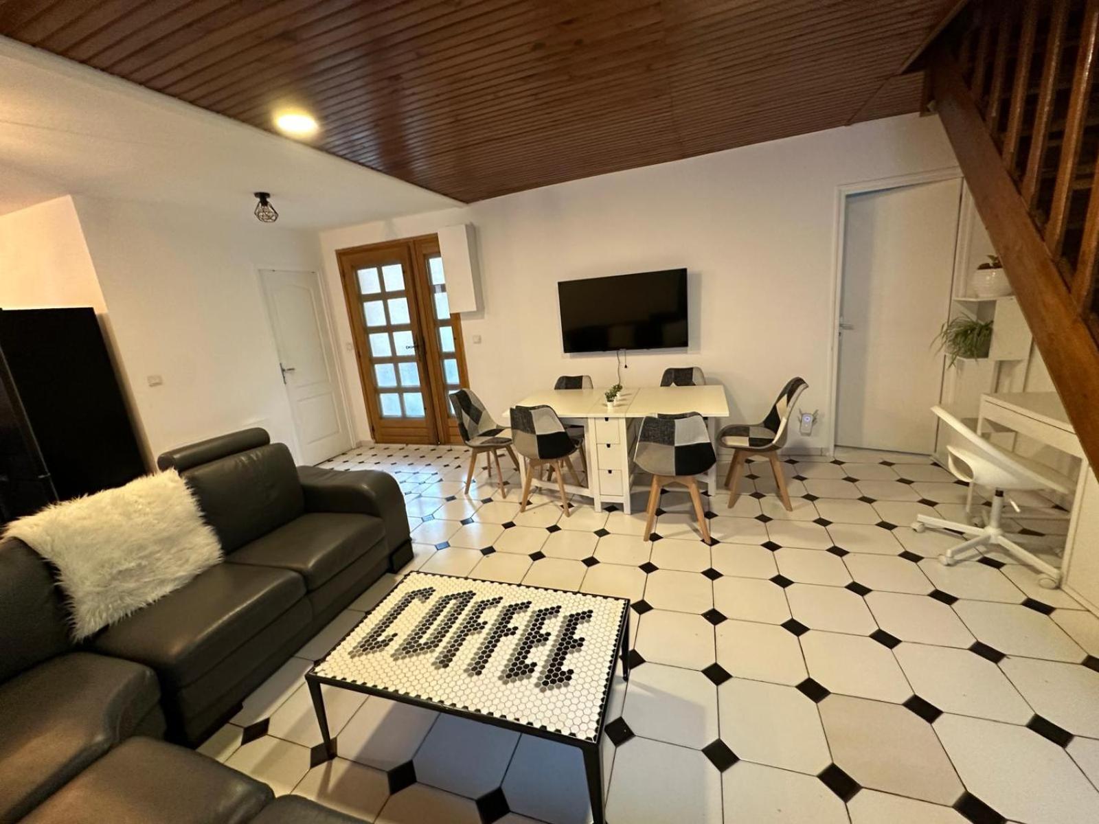 Agreable Appartement Dans Une Maison Saint-Denis  Ngoại thất bức ảnh