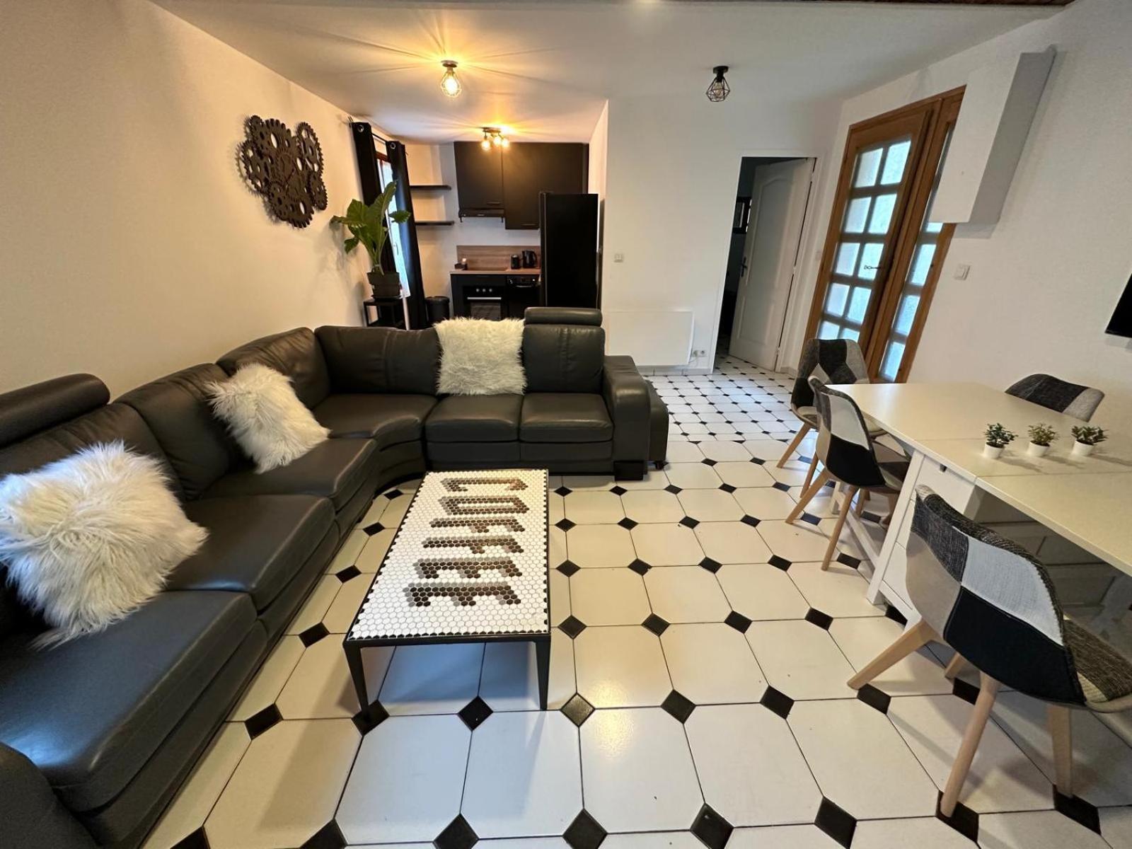 Agreable Appartement Dans Une Maison Saint-Denis  Ngoại thất bức ảnh