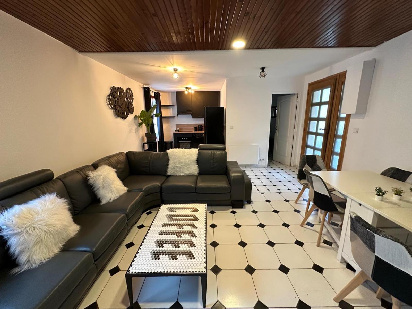 Agreable Appartement Dans Une Maison Saint-Denis  Ngoại thất bức ảnh